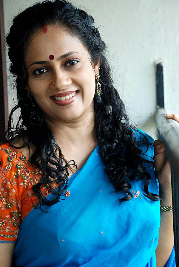 Lakshmi Ramakrishnan in Saree Pictures